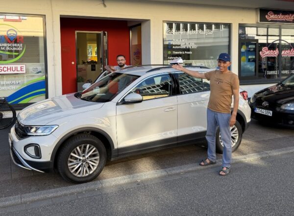 Eine perfekte Fahrschule mit modernsten Fahrzeugen