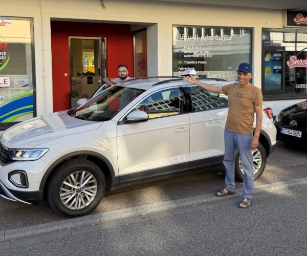 Eine perfekte Fahrschule mit modernsten Fahrzeugen